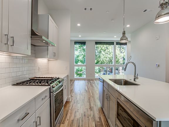 5th image of 4419 Cabell Dr APT 203