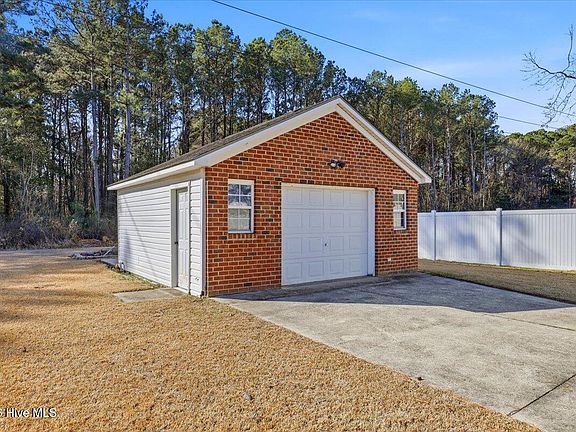 5th image of 107 W Raintree Lane