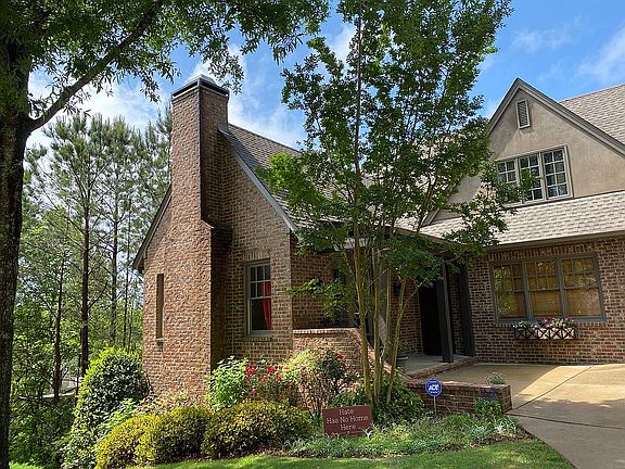 3rd image of 360 Stone Brook Cir