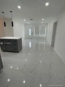 5 bed, 2.0 bath, 1090 sqft, $2,250 — Photo 2