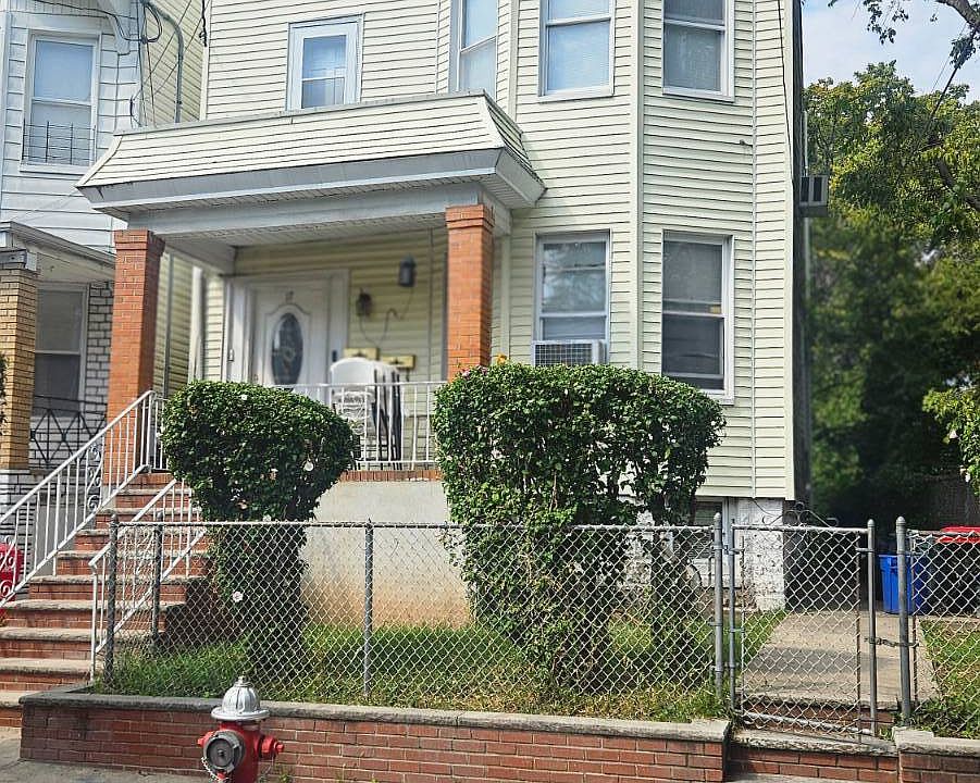 1st image of 17 Bayside Pl #49