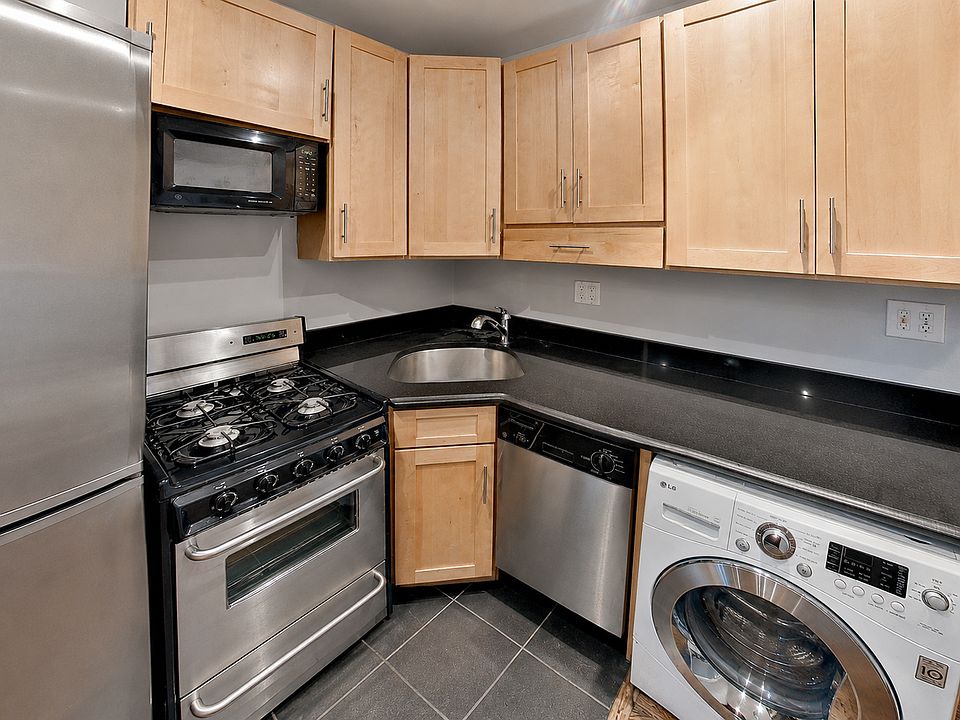 2nd image of 416 E 13th St #R2e
