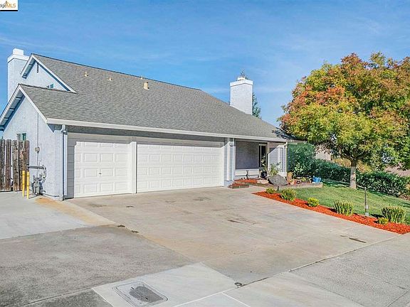 3rd image of 2915 Bluebell Cir