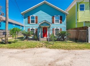 909 32nd St, Galveston, TX 77550