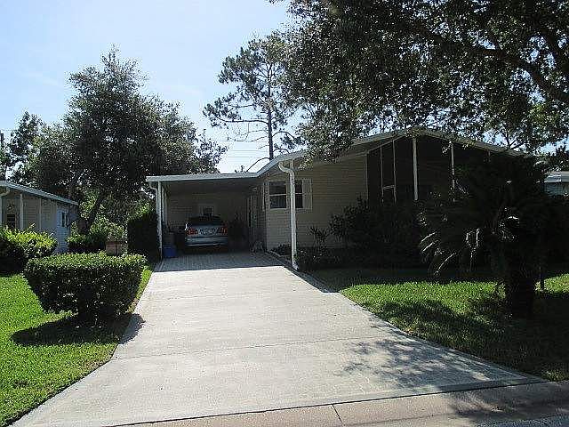 1st image of 40 Bluewater Lake Cir