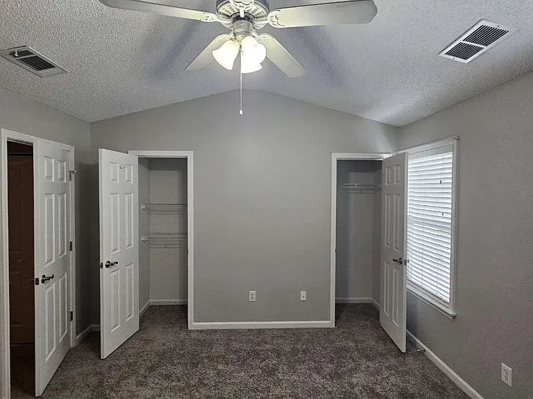 325 Devonshire Dr — Photo 13
