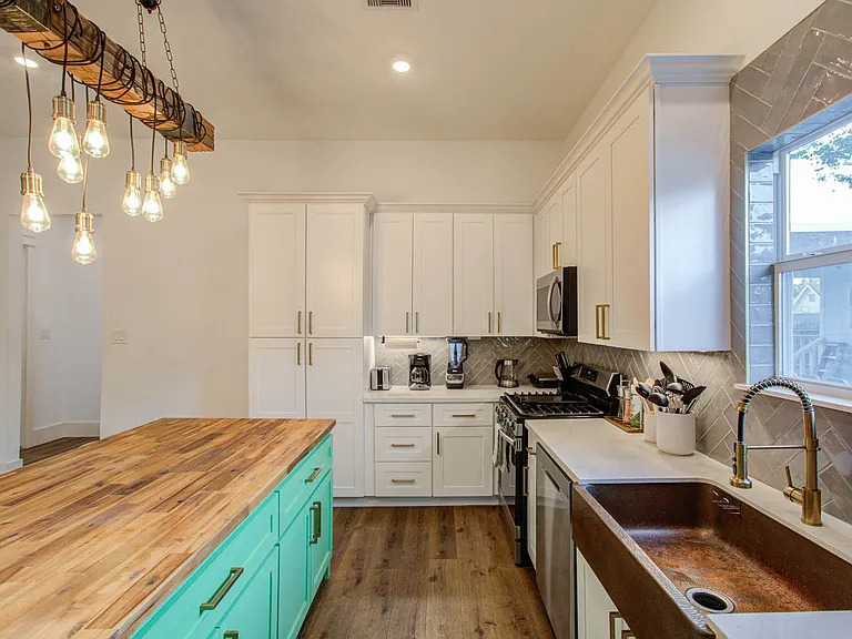 410 James St — Photo 14