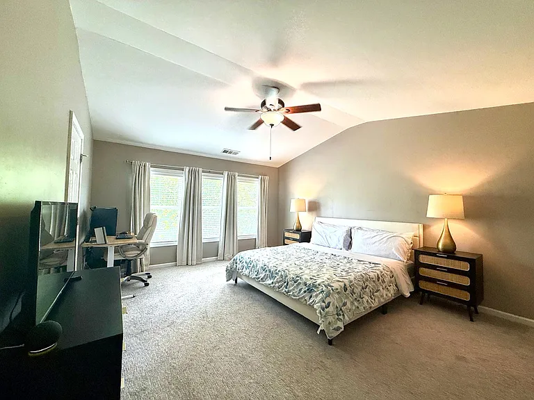 6085 Bentley Way — Photo 10