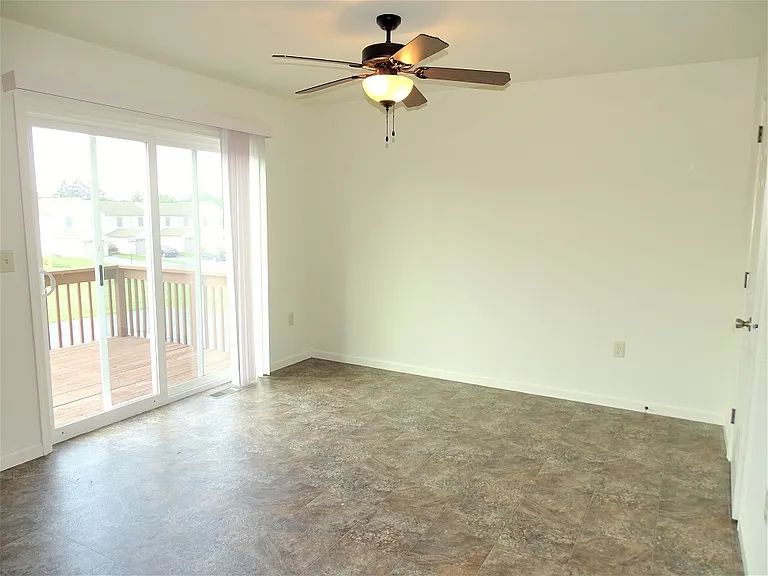 247 Limestone Dr — Photo 4