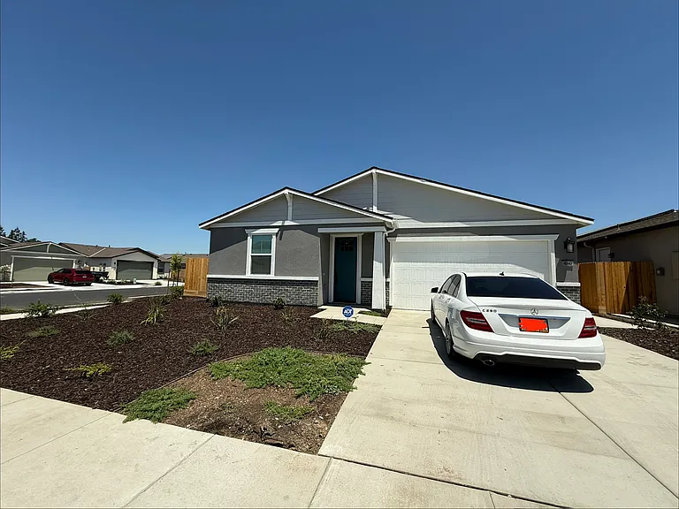 4040 W Babcock Ave — Photo 1