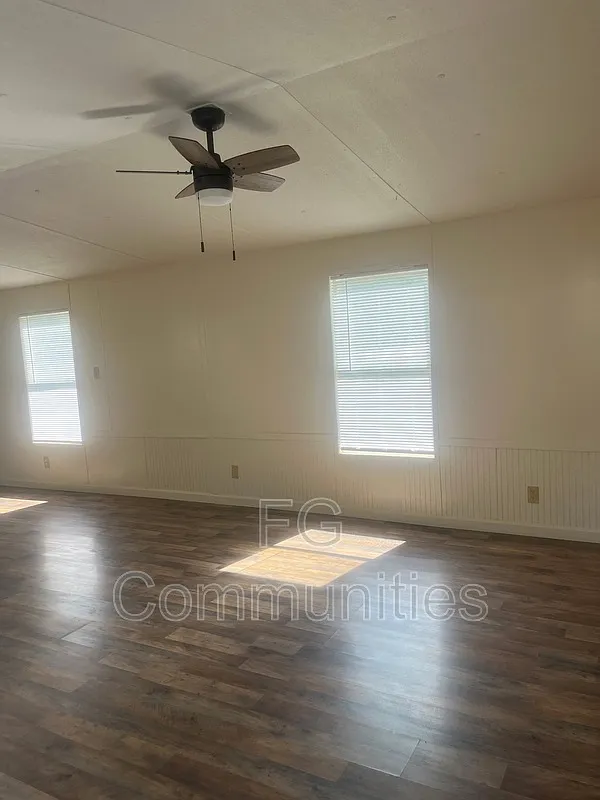 3 bed, 2.0 bath, $995 — Photo 3