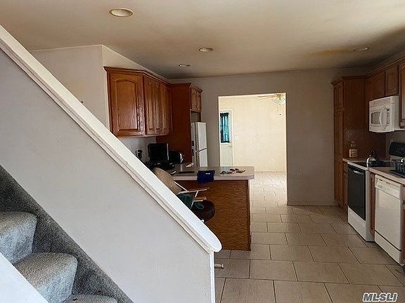 3rd image of 3 Glen Ln