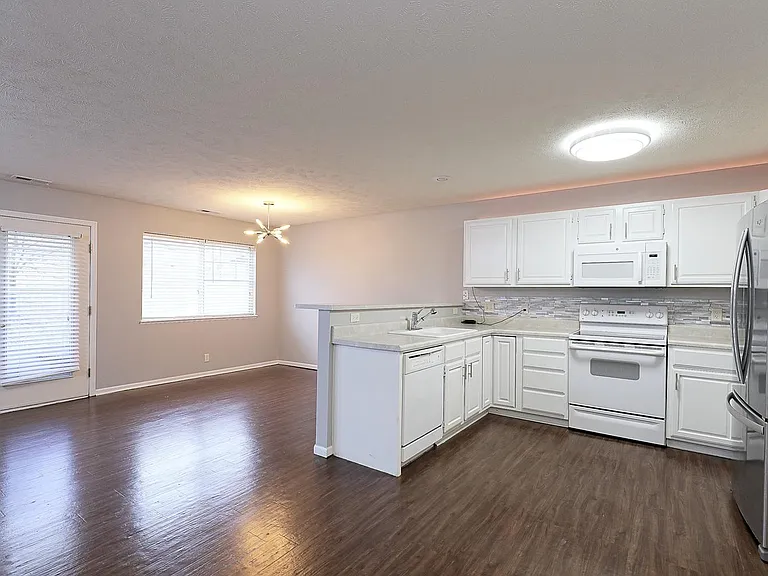 8805 Venice Ln — Photo 6