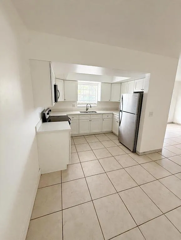1017 NW 30th Ct — Photo 2