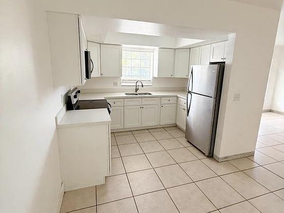 2nd image of 1017 NW 30th Ct APT 5
