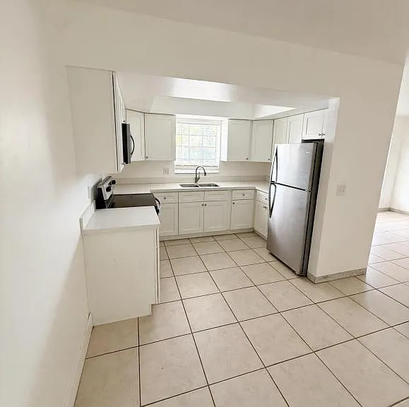 1017 NW 30th Ct #5 — Photo 2