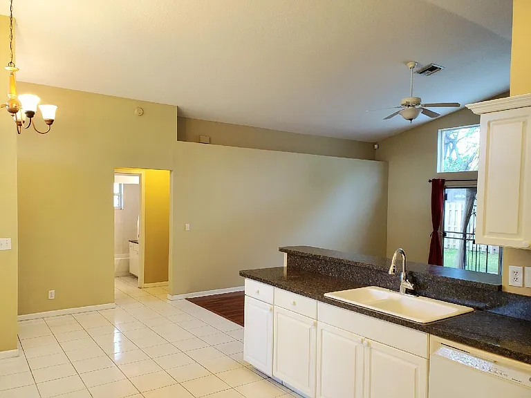 6411 Mullin St — Photo 7