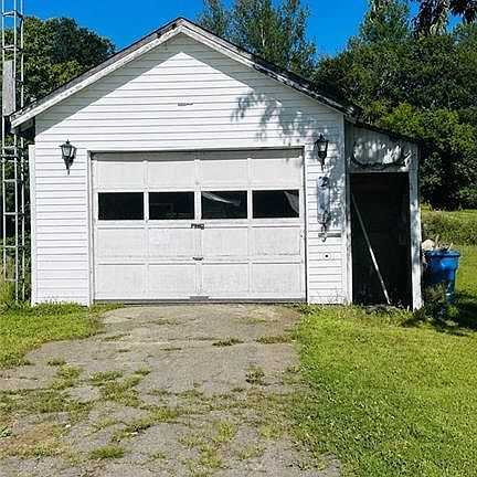 5th image of 166 Main St