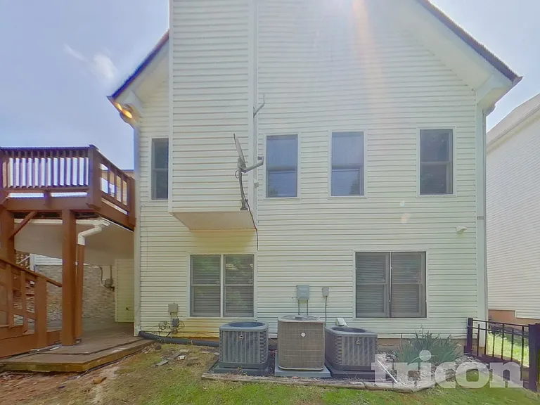2205 Washington Dr — Photo 25