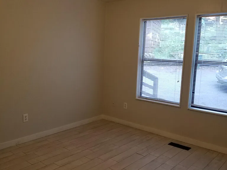 985 N Lewis Pl — Photo 22