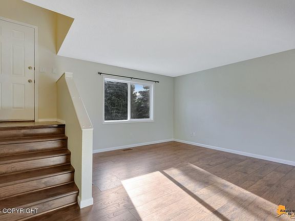 4th image of 260 Fall Leaf Cir