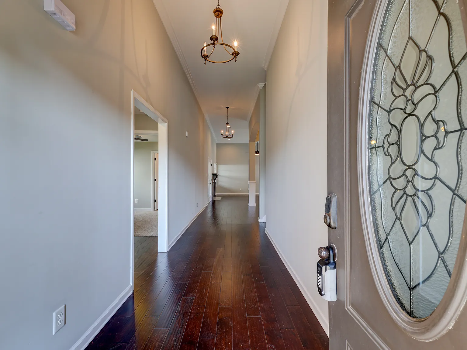 3 bed, 2417 sqft, $2,400 — Photo 4