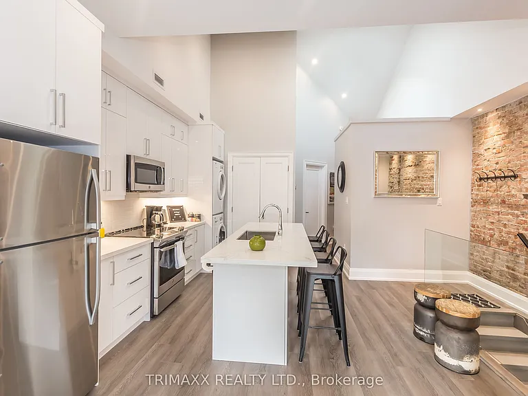 1220 King St W #A — Photo 4