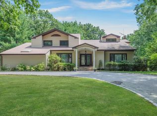 3 Terri Dr, Kings Park, NY 11754