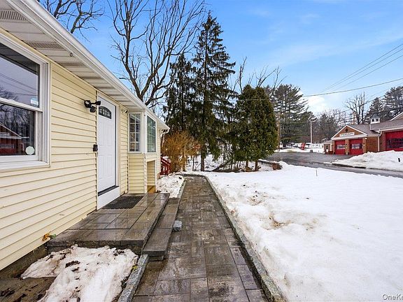 3rd image of 785 Locksley Road