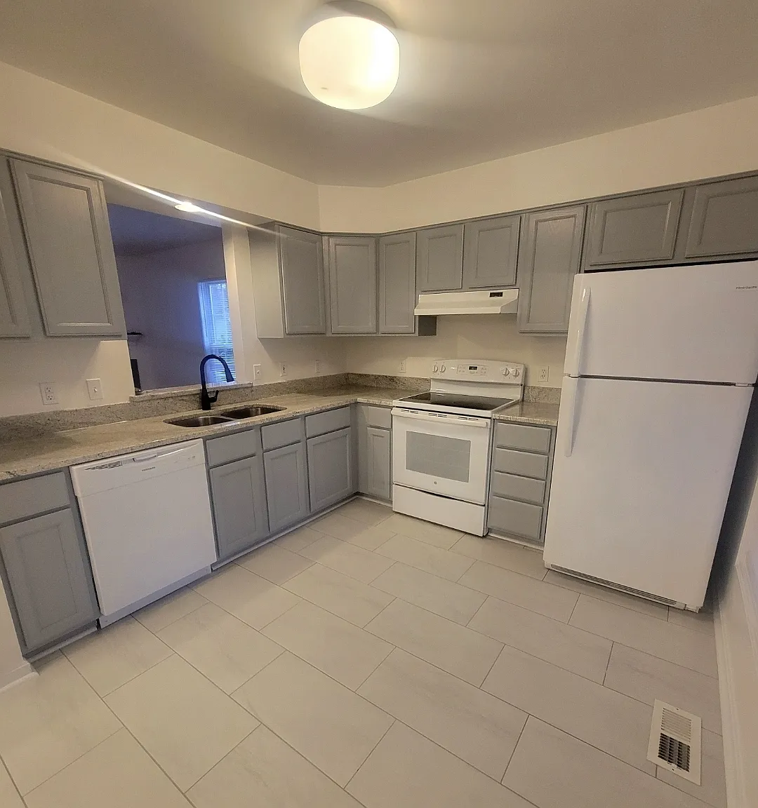 2 bed, 2.5 bath, 1114 sqft, $1,900 — Photo 4