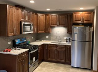 4832 W 83rd St APT 2W, Burbank, IL 60459