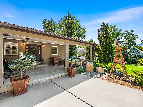 2nd image of 1014 E Smart Ln