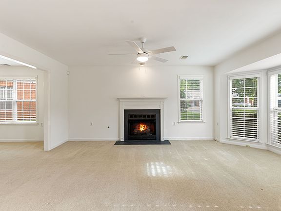 4th image of 39 Chadwell Ln