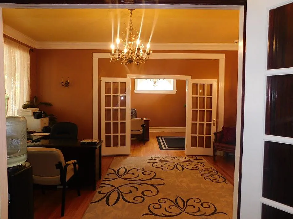 3 bed, 3000 sqft, $2,100 — Photo 4