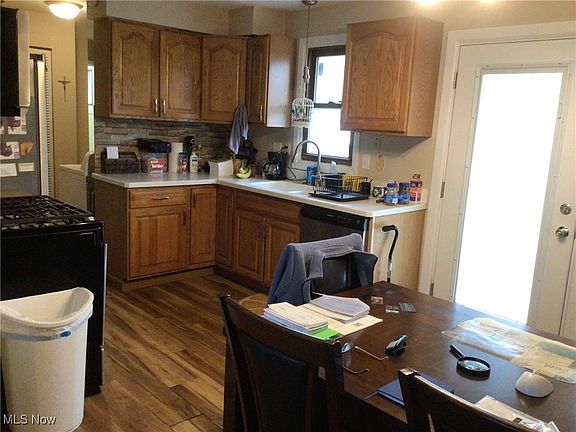 5th image of 7538 Manor Dr