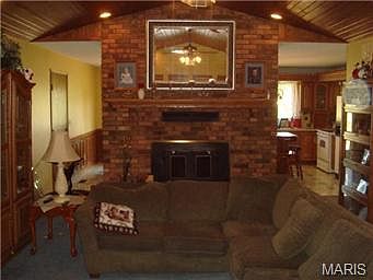 5th image of 574 Wilmesher Dr