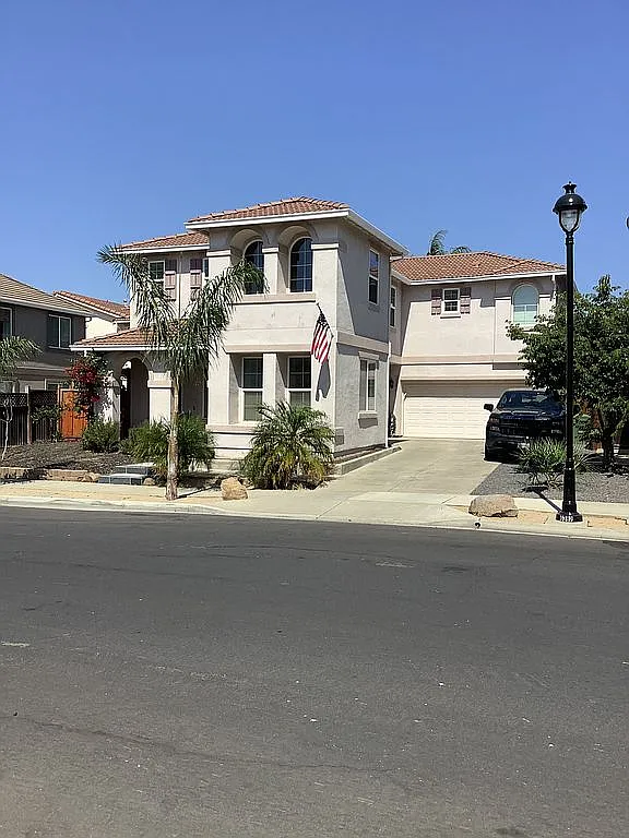 1872 White Sands St photo 1