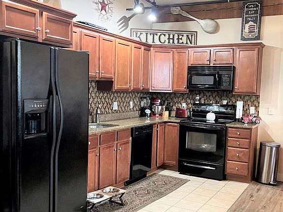 2nd image of 11 Vila St #206