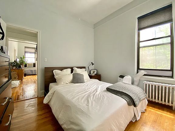 4th image of 401 W 44th St APT 3