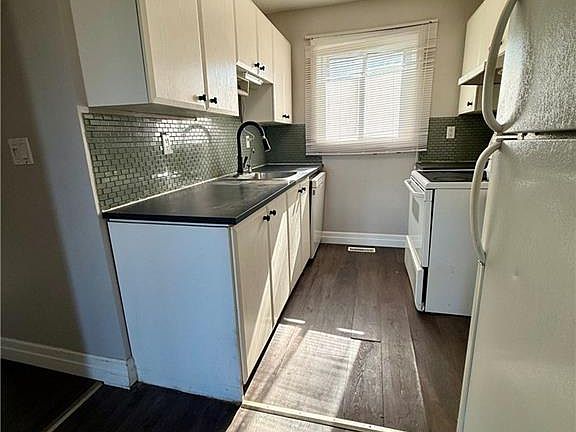 4th image of 25 Upper Canada Dr #30