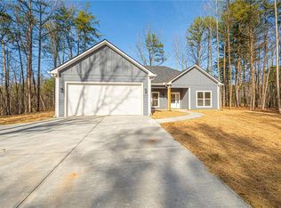 90 Kings Crossing Dr, Dawsonville, GA 30534