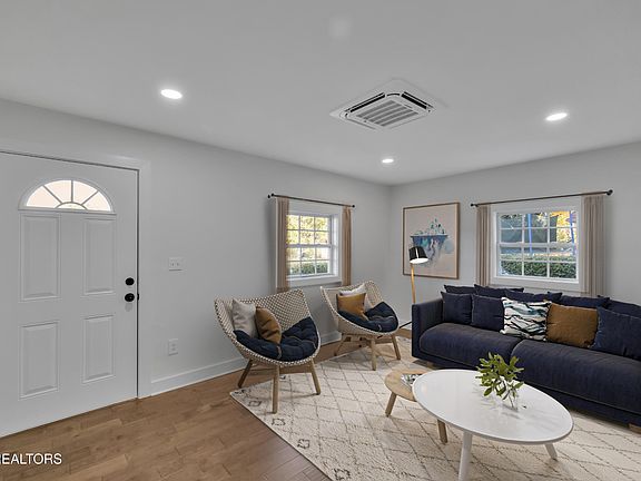 4th image of 3426 Wilson Ave