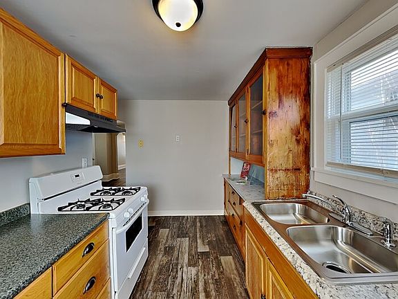 4th image of 2068 Reaney Ave E