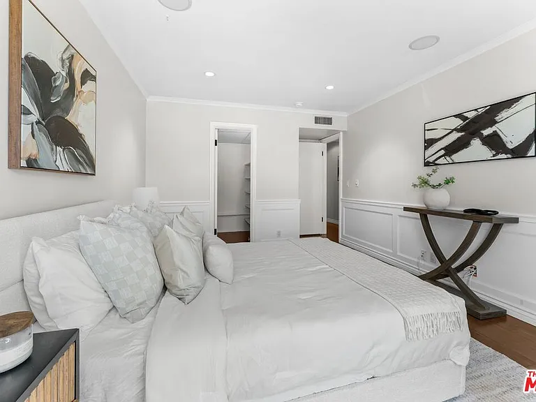 906 N Doheny Dr #311 — Photo 21