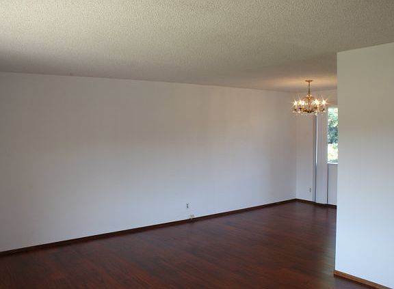 4th image of 2031 Commodore Dr