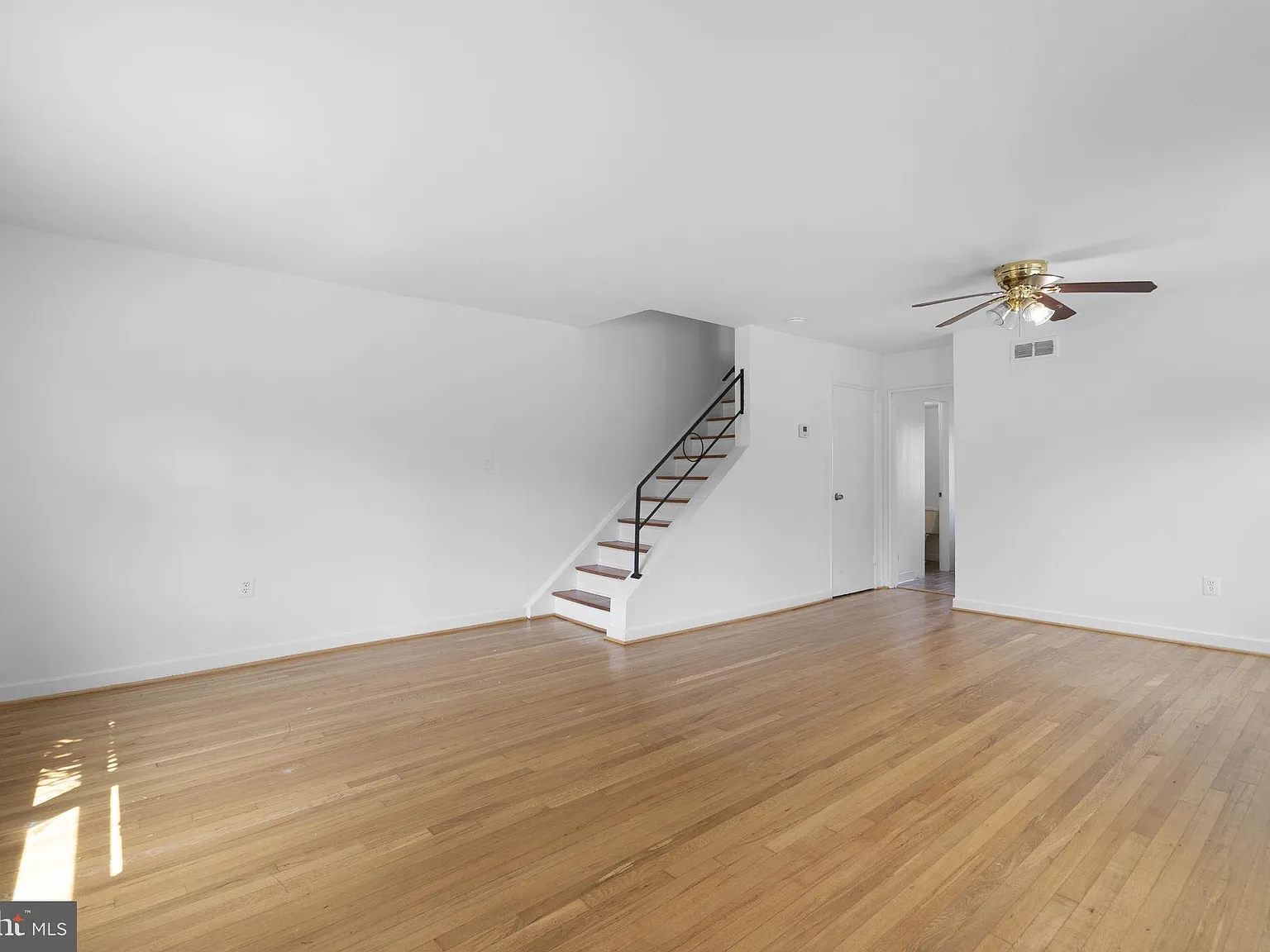 3 bed, 2.5 bath, 1152 sqft, $2,400 — Photo 4