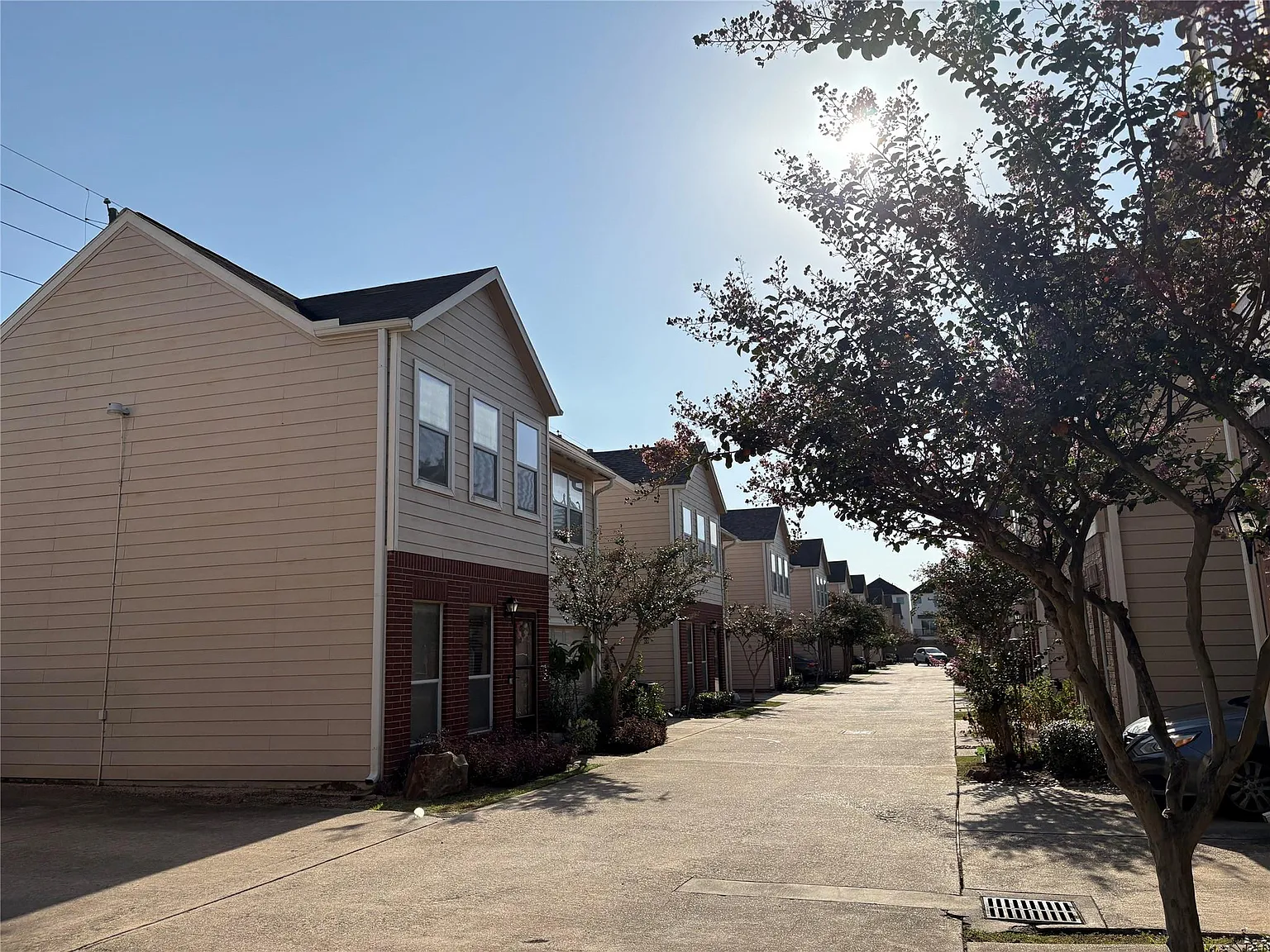 3 bed, 2.5 bath, 1439 sqft, $2,700 — Photo 3