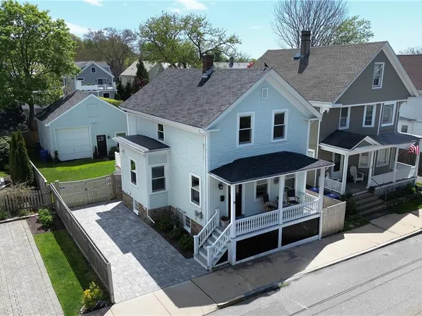 29 Webster St, Newport, RI 02840