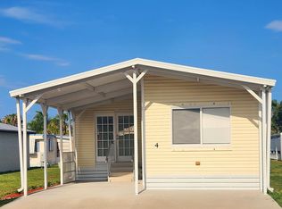 4 SE Los Gatos Ln, Pt Saint Lucie, FL 34952