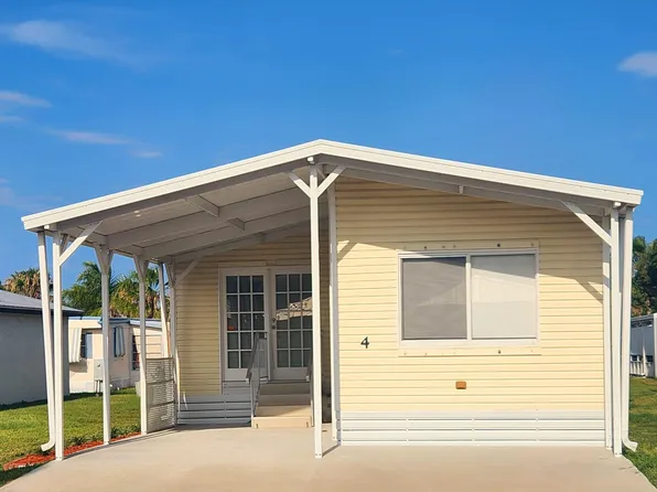 4 SE Los Gatos Lane, Port St Lucie, FL 34952